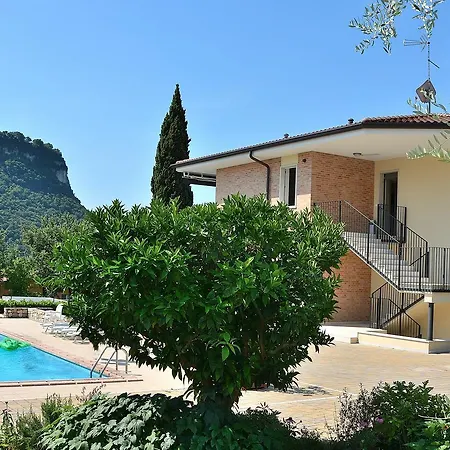 Ca Gardesana With Pool Holiday home