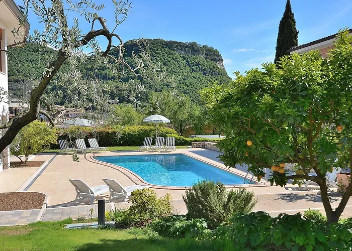 Ca Gardesana With Pool بيت للعطل